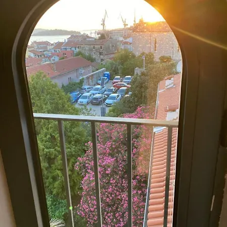 Castropola Views *