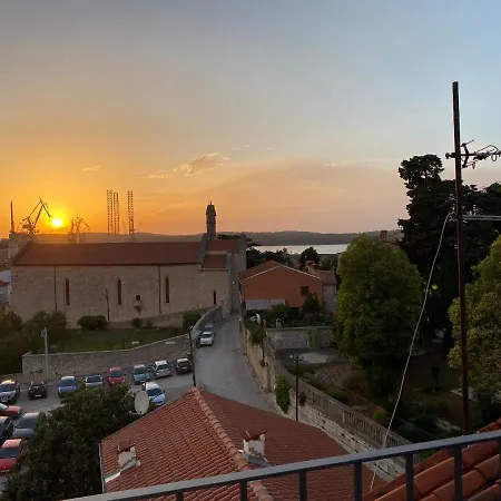 Castropola Views Apartamento *